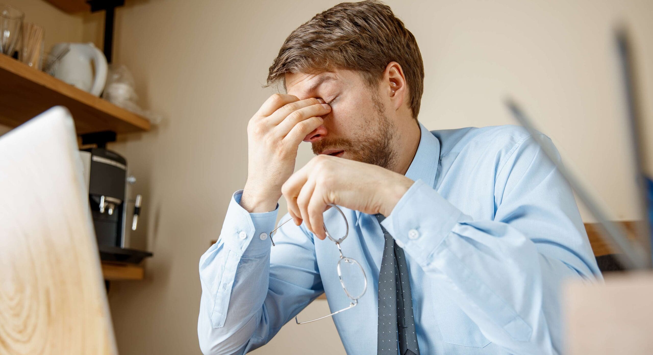 Descubra como o tratamento hormonal em homens pode elevar a energia e a libido, melhorando a qualidade de vida.